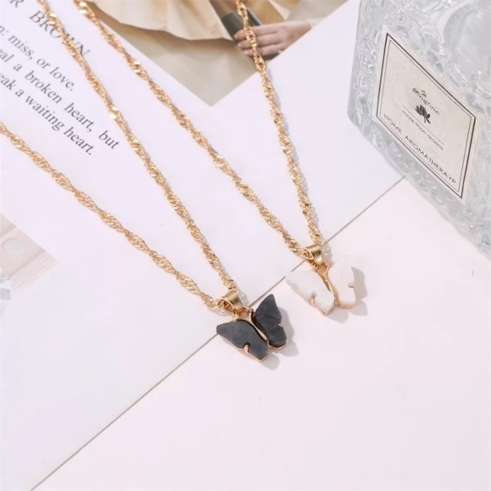 3/$30 💛 Acrylic Butterfly Pendant Necklace - Picture 5 of 6